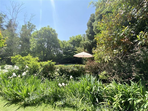 Casa En Venta De 4 Dorm. En Las Condes