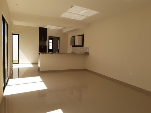 Imagen 3 de 20 de Lomas De La Rioja, Casa En Venta Con Roof Garden Y Vista A La Laguna