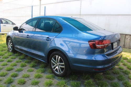 Imagen 6 de 15 de Volkswagen Jetta Trendline Aut Azul 2017