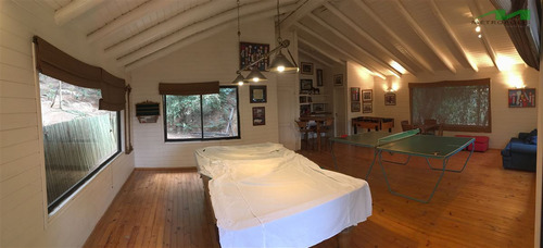 Casa En Venta De 5 Dorm. En Vichuquén