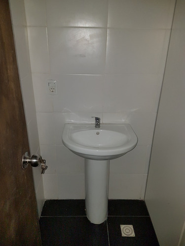 Imagen 7 de 10 de Venta Tres Locales Juntos Con Renta. Zona Mayorista