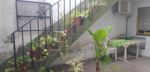 Imagen 7 de 16 de Depósito - Flores