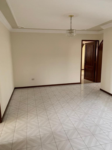 Imagen 9 de 19 de Se Vende Casa 450m2 4h/5b/5p Los Naranjos 9659