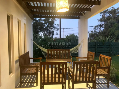 Moderna Casa En Venta En El Chorro A Metros Del Mar