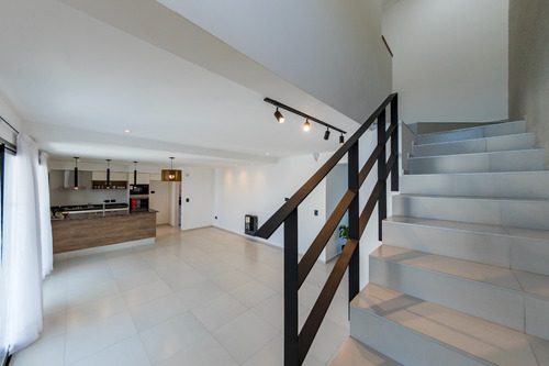 Moderna Casa Docta Etapa 2 Con Pileta