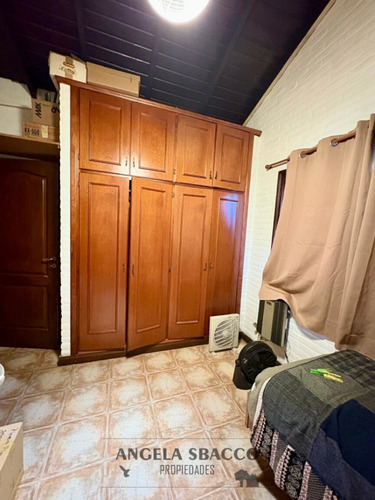 Casa Quinta En Barrio Los Pinos.