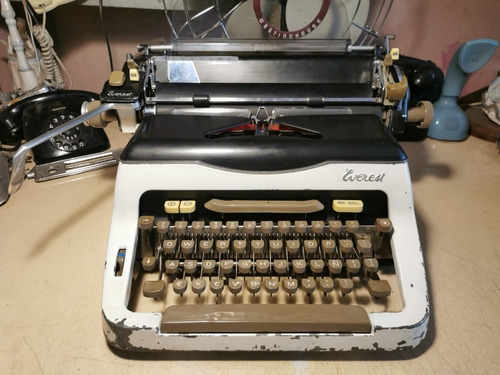 Maquina De Escribir Antigua Everest 92 Año 1958