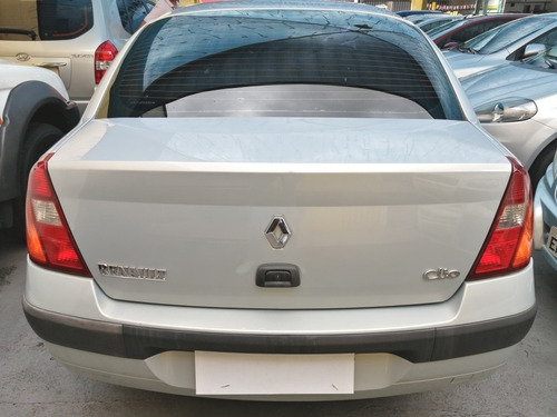 Renault Clio Sedan 1.6 Privilege 2003