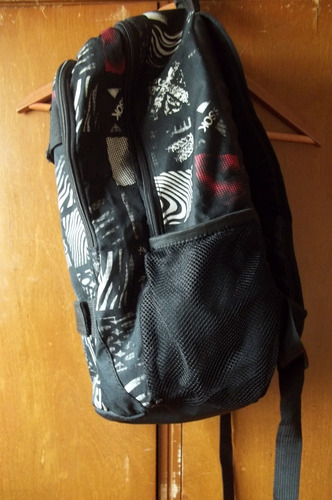 Mochila Reforzada Porta Skate Marca Kossok