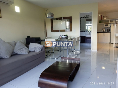 Imagen 3 de 15 de Se Vende Apartamento 2 Dormitorios Con Patio Exclusivo. Frente Al Mar