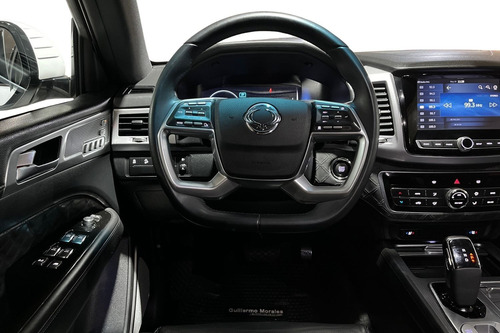 SsangYong Rexton (IN) 2.2 LIMITED PLUS AT 4X4 DIESEL