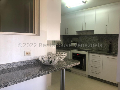 Ms: 25-8465. En Venta Amplio Y Seguro Apartamento En El Peñón. A=143m2, 3h, 3b, 1p.