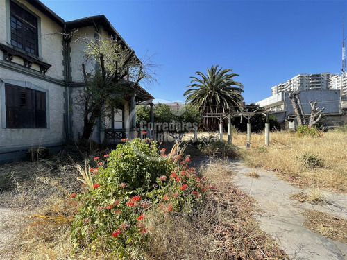 Sitio En Venta En Ñuñoa, Se Puede Construir Hasta 5 Pisos