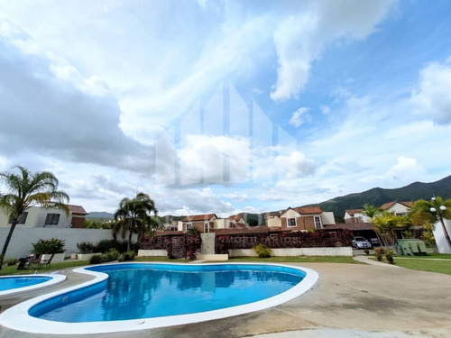 Imagen 8 de 22 de Yosmar & Fernando Venden Townhouse En El Rincón, Res. Villa Orense. Lemth - 158 Solo Clientes