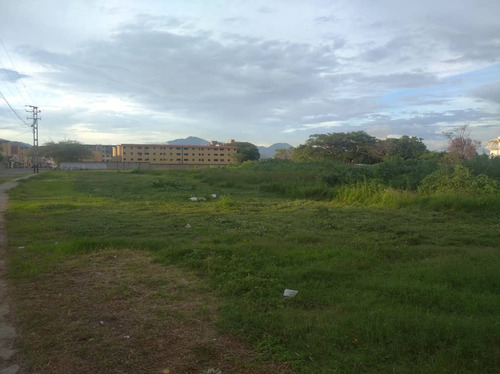 Venta De Terreno En Urb.paraparal Los Guayos 05-17