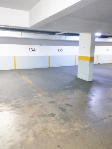 Estacionamiento Calle El Dante. Américo Vespucio Norte.