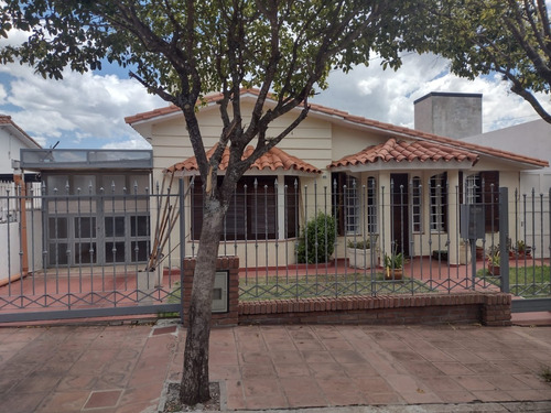 Hermosa Casa Con Pileta Mas Departamento