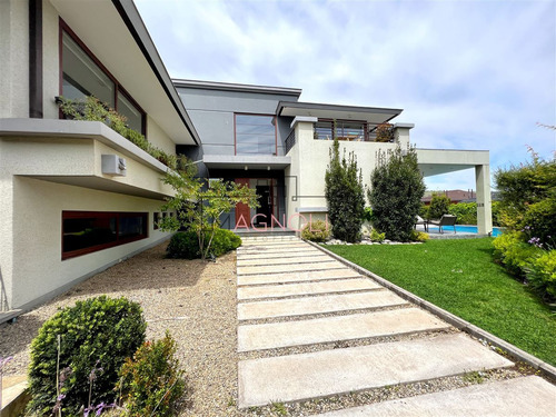 Casa En Venta De 5 Dorm. En Las Condes