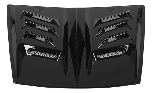 El Borde Negro De La Tapa De Ventilación Del Capó Del Motor