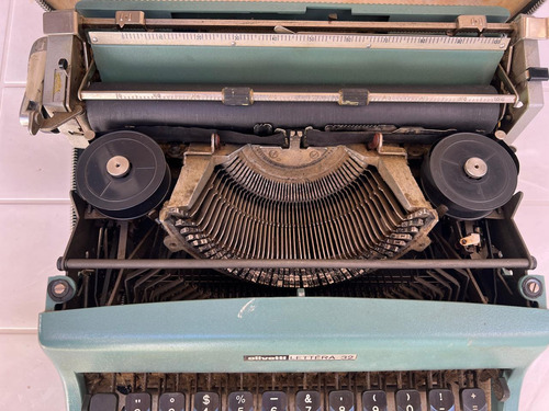 Máquina De Escribir Olivetti Lettera 32 (para Repuestos) (Usado)
