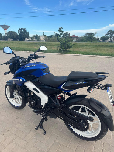 Rouser Ns 200