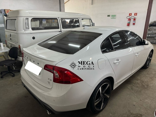 Volvo S60 2.0 T5 R-design 4p
