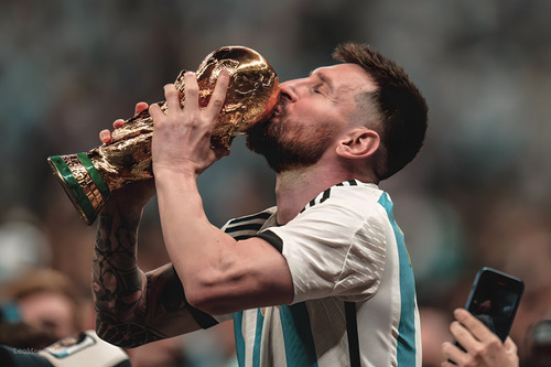 Poster Messi Besando La Copa Autoadhesivo 100x70cm#1229
