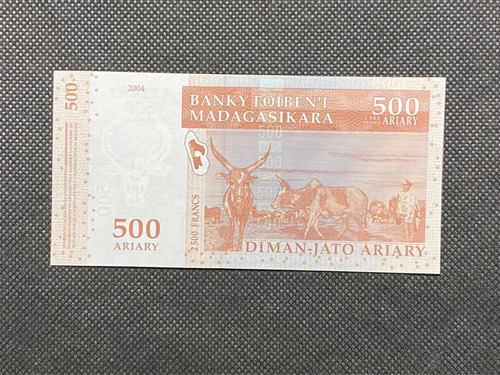 Imagen 3 de 4 de Madagascar - 500 Ariary - Año 2004 - P #88 - Bueyes