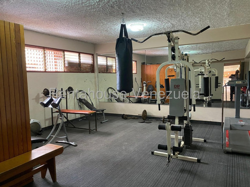 Amplio, Moderno E Impecable Apartamento En Edificio De Baja Intensidad En Venta En Los Samanes Yf