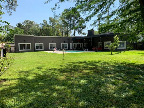 Casaquinta En Venta :: 5 Ambientes :: Parque Leloir :: 1745m