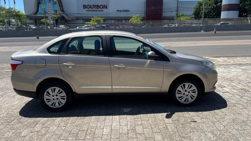 Fiat Grand Siena 1.6 16v Essence Flex Dualogic 4p