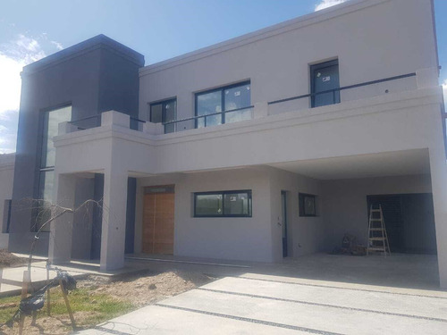 Casa Chalet  En Venta Ubicado En Zelaya, Pilar, G.b.a. Zona Norte