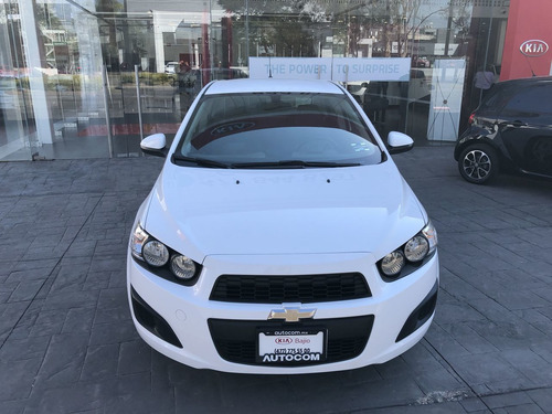 Imagen 4 de 15 de Chevrolet Sonic 4 Puertas