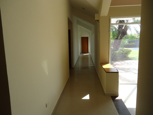 Imagen 10 de 21 de Amplia Villa Con Planta Eléctrica Y Piscina