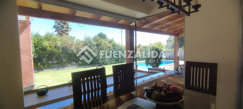 Casa 6d 4b - 307 M2 - Sector Las Pircas Peñalolén