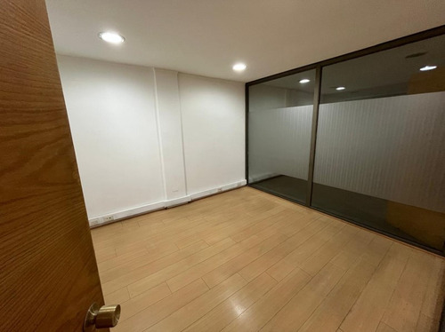 Se Vende Gran Oficina Con 7 Privados Y Salón En El Centro
