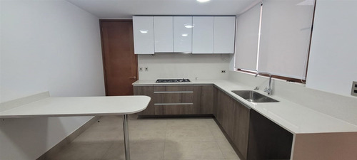 Casa En Arriendo De 6 Dorm. Colegio Huinganal