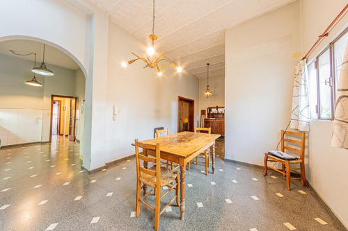 Imagen 11 de 27 de Casa De 4 Dormitorios En Venta Jardín Parrillero Terraza Barrio Abasto Centro