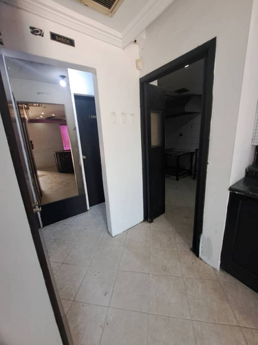 Local Comercial En Venta O Alquiler Ubicado En Cdn Las Quintas Naguanagua