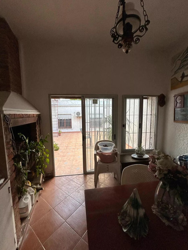 Vendo Casa De 2 Dormitorios Y Apartamento Al Fondo En La Blanqueada Ref1193