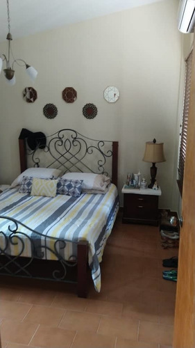 Apartamento Con Local Comercial