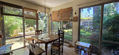 Venta Casa Con Jardín En Doble Lote De 651 M5, En Martín Rodríguez Al 3700, Carapachay