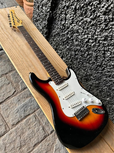 Guitarra Samick Sunburst Indonésia Antiga Bem Conservada! Destro Laranja (Usado)