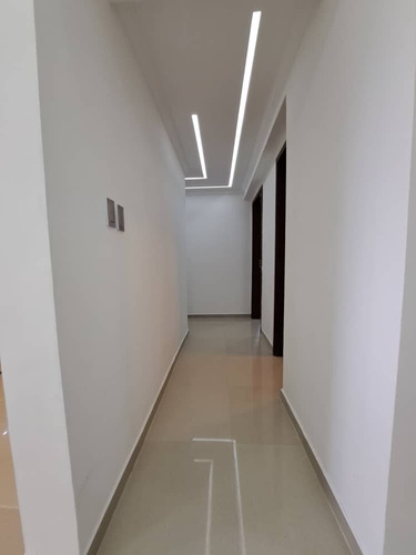 Josefina Toledo: Hermoso Apartamento En Venta En El Parral, 160m², Estudio, Maletero, Circuito De Cámaras, Balcón, Gym, Sauna, Planta Y Pozo, Piscina, Caney, 259969
