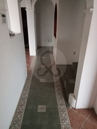Amplia Casa De 270m2 | 4 Recámaras | 4 Baños | 3 Estacionamientos | Col. Aurora
