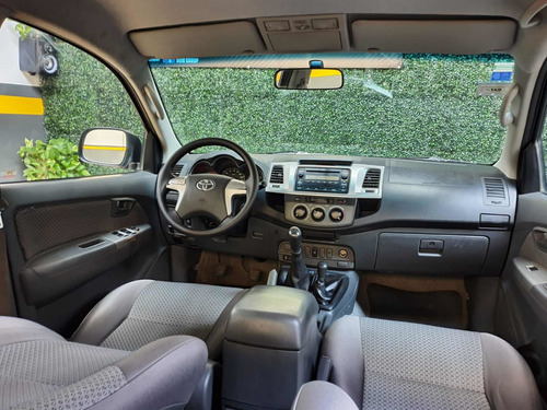 Imagen 9 de 20 de Toyota Hilux 2012 3.0 Cd Sr I 171cv 4x4