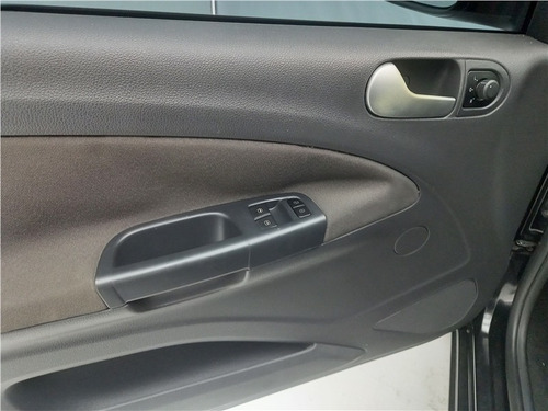 Imagem 11 de 13 de Volkswagen Voyage 1.0 Mi 8v Flex 4p Manual