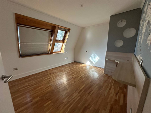 Dúplex Remodelado En Elegante Condominio/estoril