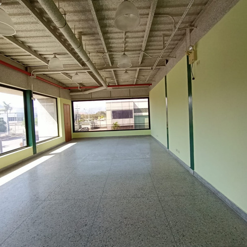 Imagen 5 de 11 de Locales Comerciales Cc. Industrial, Castillito