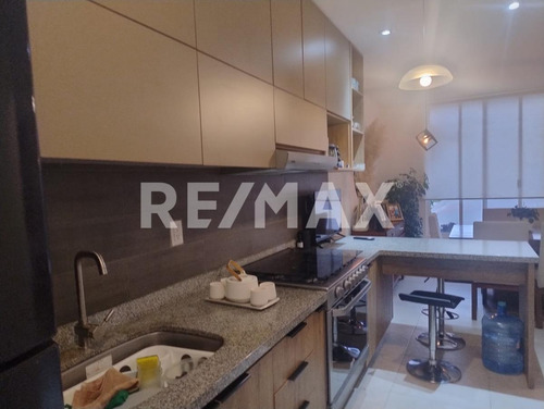 Casa En Venta En Condominio Con 3 Habitaciones Y Una En Pb, Tiene Jardín Y Amenidades En San Isidro Juriquilla
